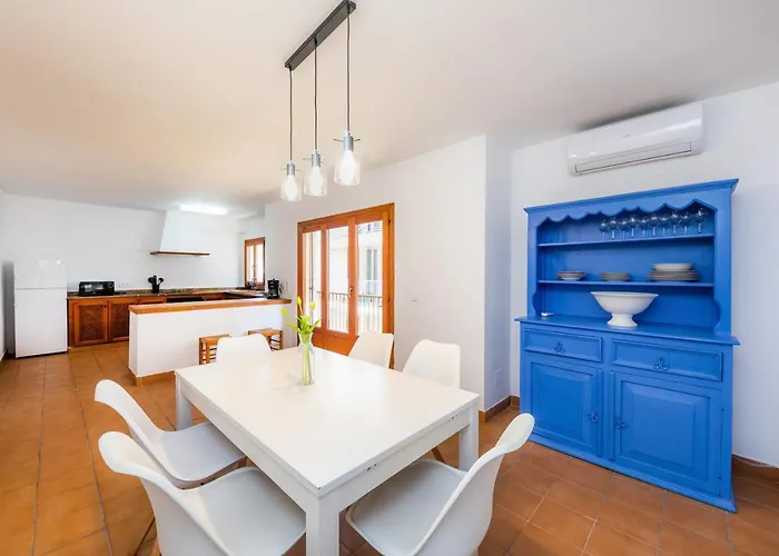 Es Port * 칼라 라트자다