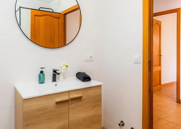 Es Port 아파트 칼라 라트자다